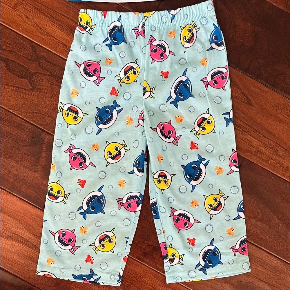 Kids' Baby Shark Pajama Set